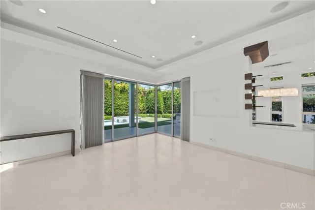 633 N Laurel Avenue, Los Angeles, CA 90048