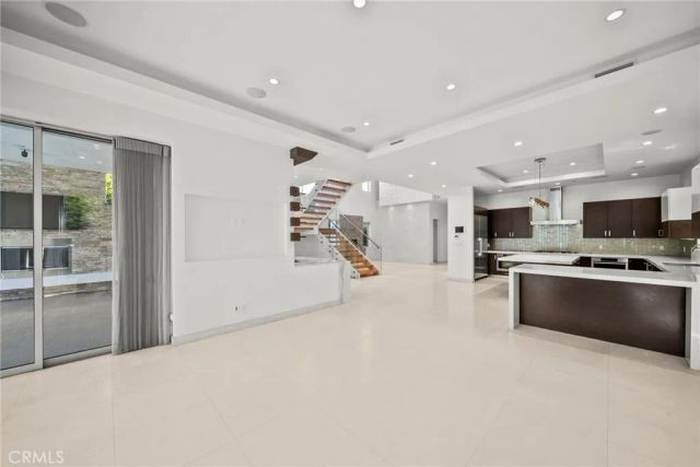 633 N Laurel Avenue, Los Angeles, CA 90048