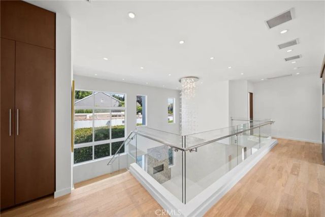 633 N Laurel Avenue, Los Angeles, CA 90048