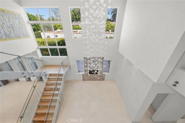 633 N Laurel Avenue, Los Angeles, CA 90048