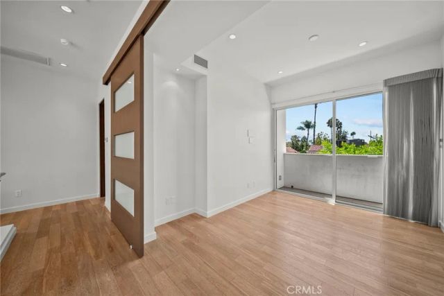 633 N Laurel Avenue, Los Angeles, CA 90048