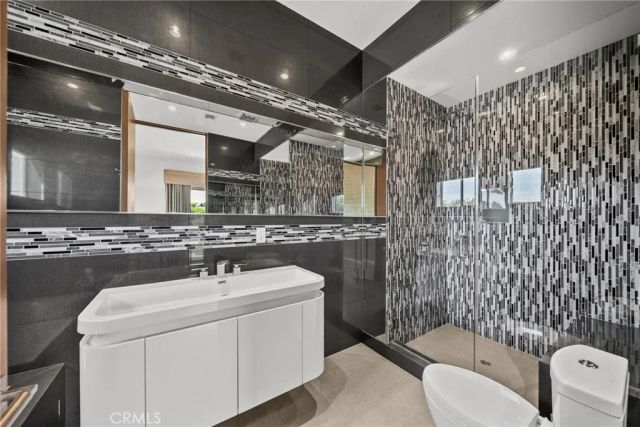 633 N Laurel Avenue, Los Angeles, CA 90048
