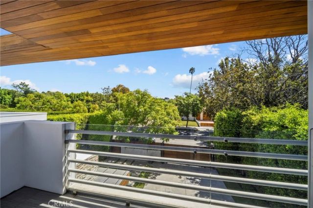 633 N Laurel Avenue, Los Angeles, CA 90048