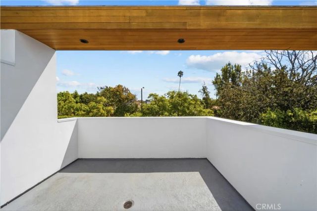 633 N Laurel Avenue, Los Angeles, CA 90048