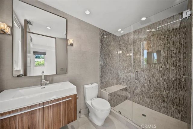633 N Laurel Avenue, Los Angeles, CA 90048
