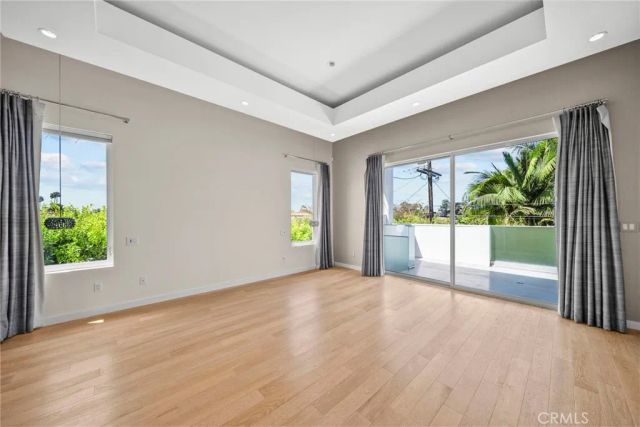 633 N Laurel Avenue, Los Angeles, CA 90048