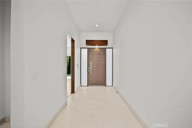 633 N Laurel Avenue, Los Angeles, CA 90048