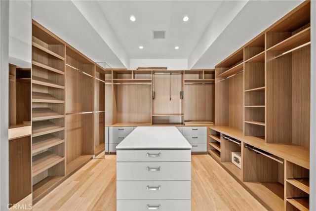 633 N Laurel Avenue, Los Angeles, CA 90048