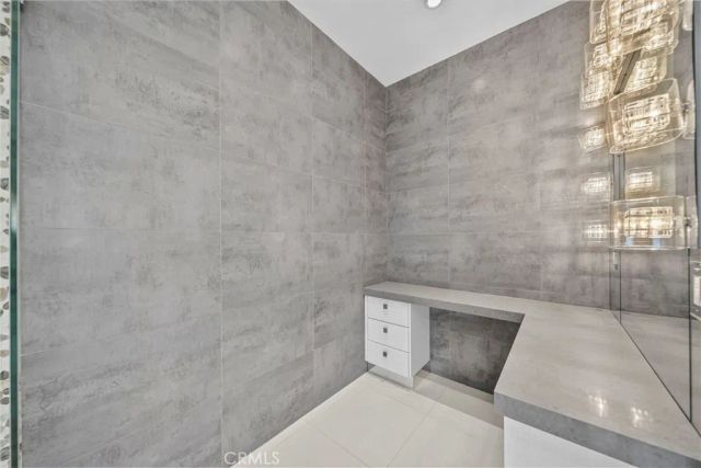 633 N Laurel Avenue, Los Angeles, CA 90048