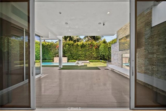 633 N Laurel Avenue, Los Angeles, CA 90048