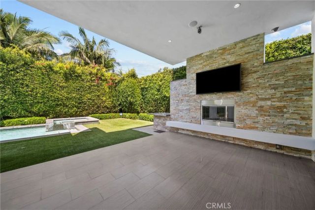 633 N Laurel Avenue, Los Angeles, CA 90048