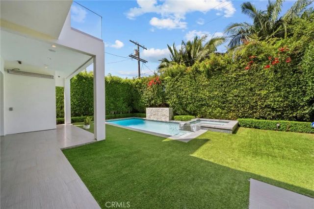 633 N Laurel Avenue, Los Angeles, CA 90048