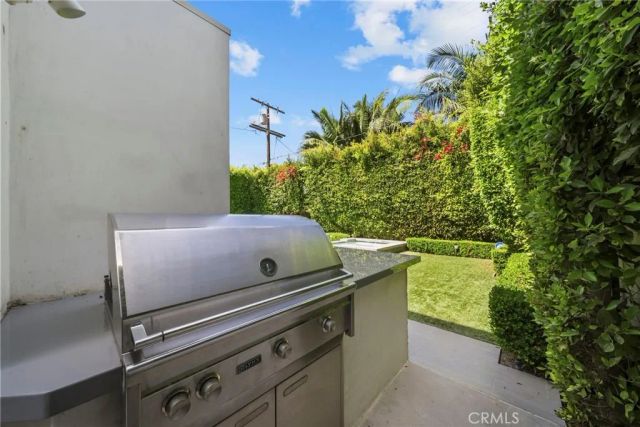 633 N Laurel Avenue, Los Angeles, CA 90048