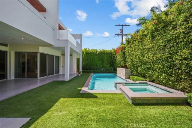 633 N Laurel Avenue, Los Angeles, CA 90048