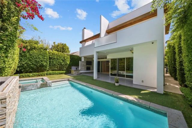633 N Laurel Avenue, Los Angeles, CA 90048