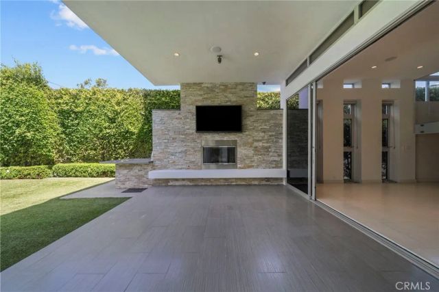633 N Laurel Avenue, Los Angeles, CA 90048