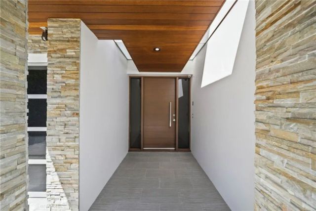 633 N Laurel Avenue, Los Angeles, CA 90048