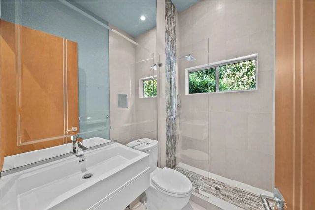 633 N Laurel Avenue, Los Angeles, CA 90048