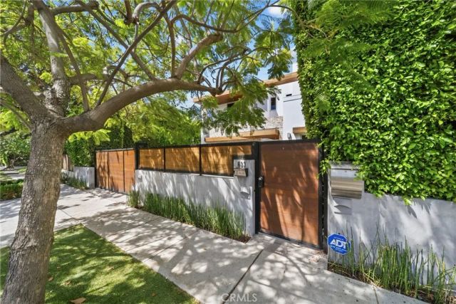 633 N Laurel Avenue, Los Angeles, CA 90048