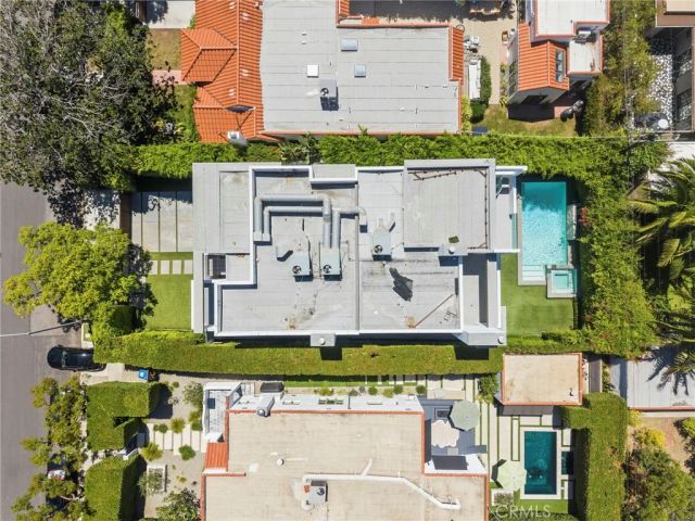 633 N Laurel Avenue, Los Angeles, CA 90048