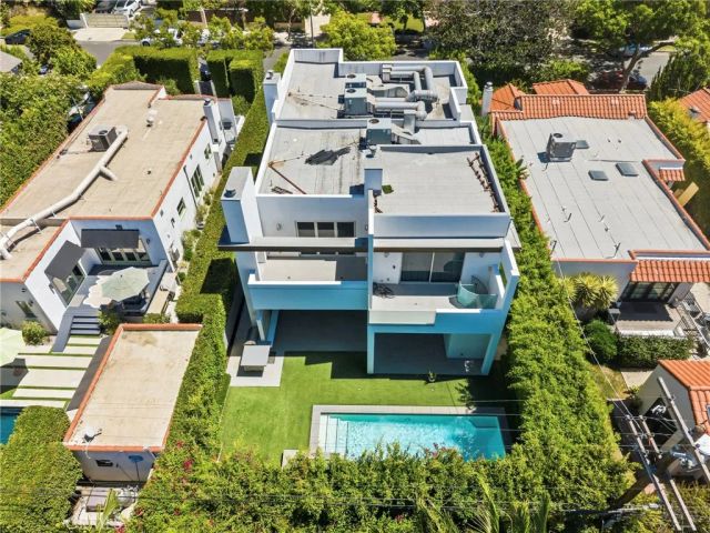 633 N Laurel Avenue, Los Angeles, CA 90048