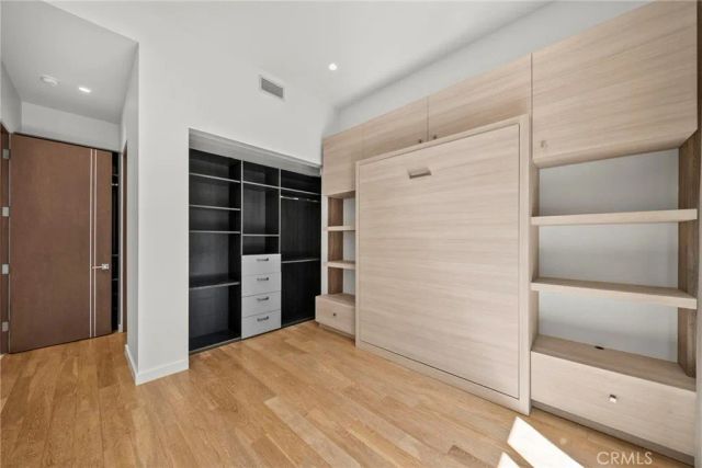 633 N Laurel Avenue, Los Angeles, CA 90048