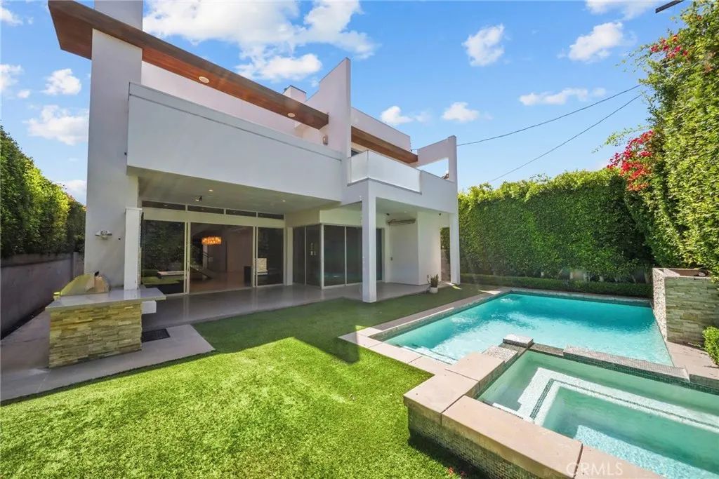 633 N Laurel Avenue, Los Angeles, CA 90048