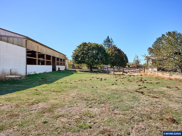 1060 Silver Falls Dr NE, Silverton, OR 97381
