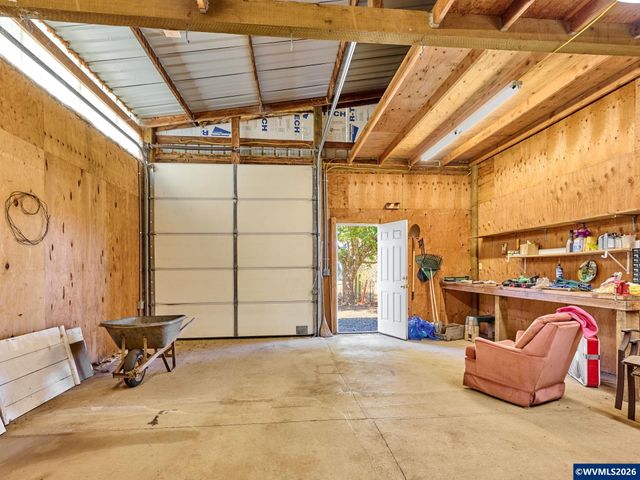 1060 Silver Falls Dr NE, Silverton, OR 97381