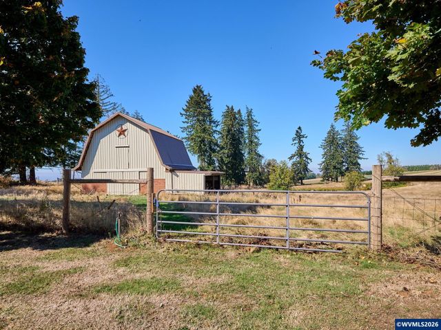 1060 Silver Falls Dr NE, Silverton, OR 97381