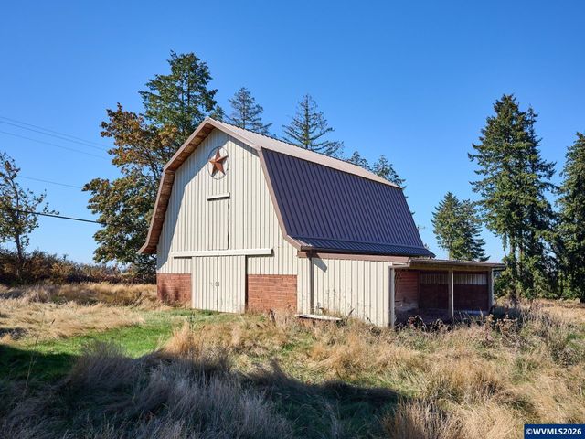 1060 Silver Falls Dr NE, Silverton, OR 97381