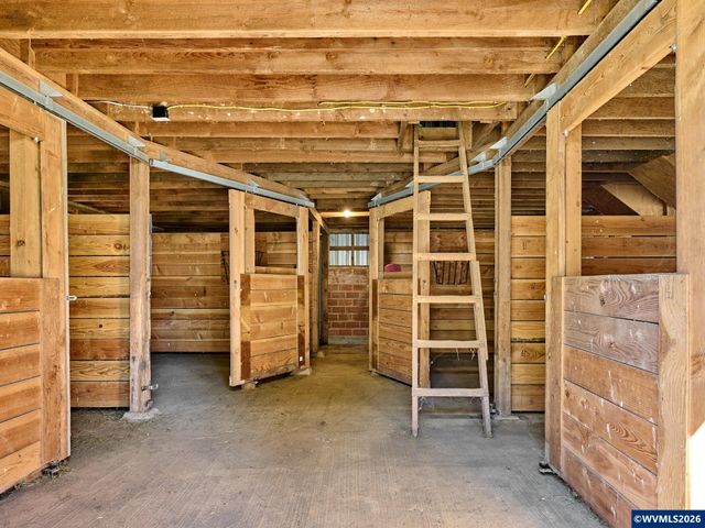 1060 Silver Falls Dr NE, Silverton, OR 97381