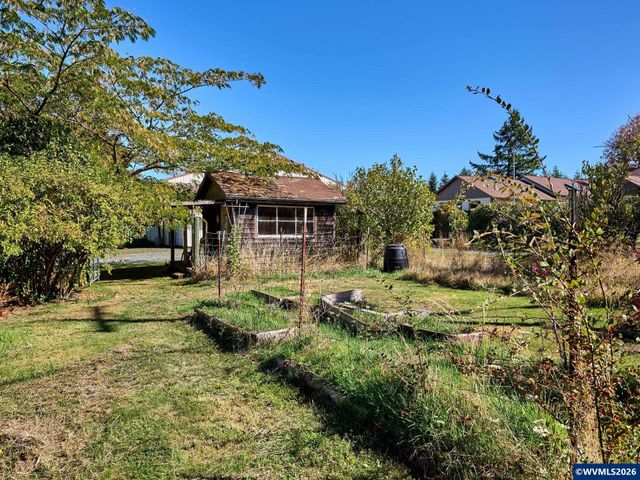 1060 Silver Falls Dr NE, Silverton, OR 97381