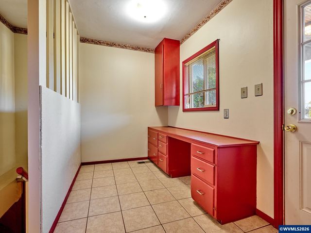 1060 Silver Falls Dr NE, Silverton, OR 97381