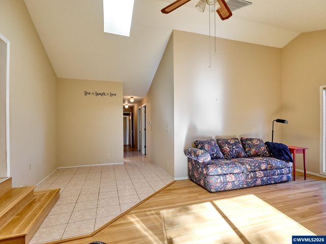 1060 Silver Falls Dr NE, Silverton, OR 97381