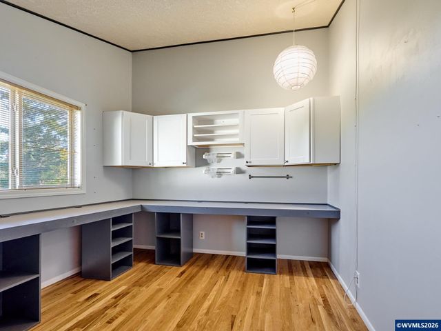 1060 Silver Falls Dr NE, Silverton, OR 97381