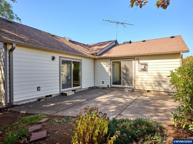 1060 Silver Falls Dr NE, Silverton, OR 97381