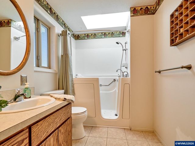 1060 Silver Falls Dr NE, Silverton, OR 97381