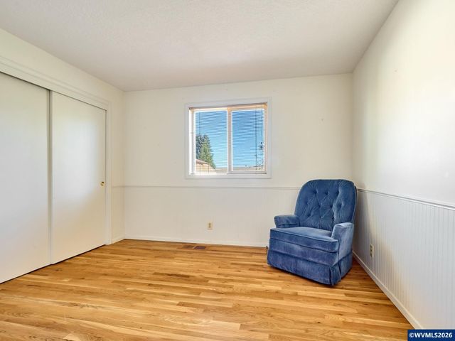1060 Silver Falls Dr NE, Silverton, OR 97381