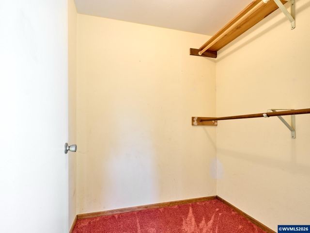1060 Silver Falls Dr NE, Silverton, OR 97381
