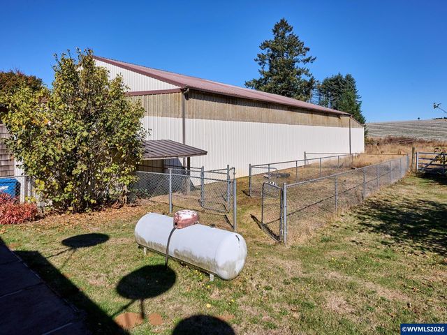 1060 Silver Falls Dr NE, Silverton, OR 97381