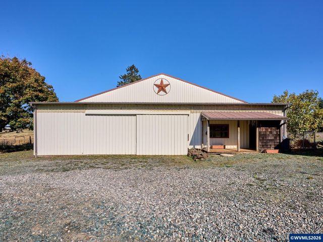 1060 Silver Falls Dr NE, Silverton, OR 97381
