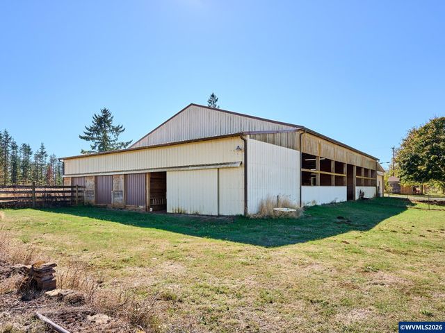 1060 Silver Falls Dr NE, Silverton, OR 97381