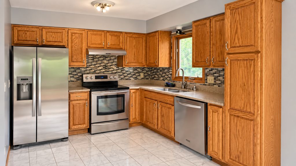 5316 Brookdale Drive N, Brooklyn Park, MN 55443 — photo 2