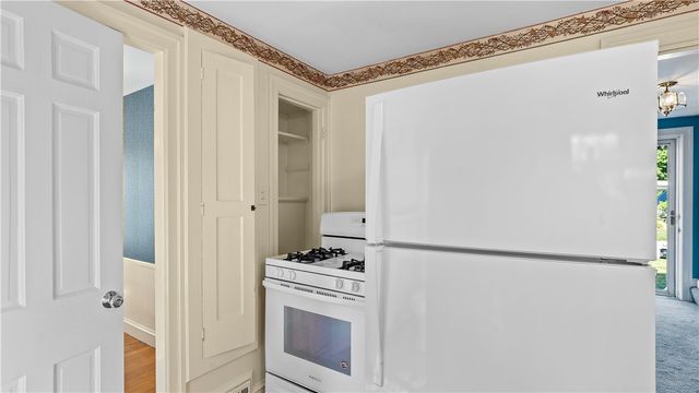 33 Linden Avenue, East Providence, RI 02916