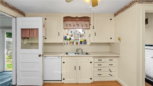 33 Linden Avenue, East Providence, RI 02916