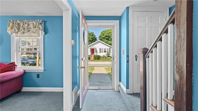 33 Linden Avenue, East Providence, RI 02916