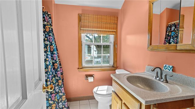 33 Linden Avenue, East Providence, RI 02916