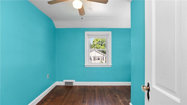 33 Linden Avenue, East Providence, RI 02916