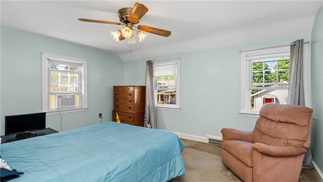 33 Linden Avenue, East Providence, RI 02916